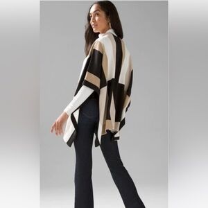 White House Ryan’s Color-block ran cream and black. One size